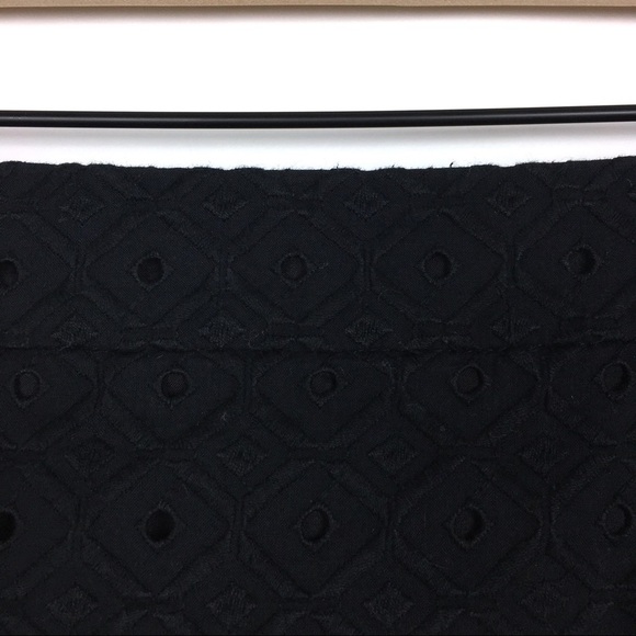 LOFT Skirt Pencil Eyelet Lace Embroidered Solid Black Textured Minimalist Size 4 - Picture 5 of 11